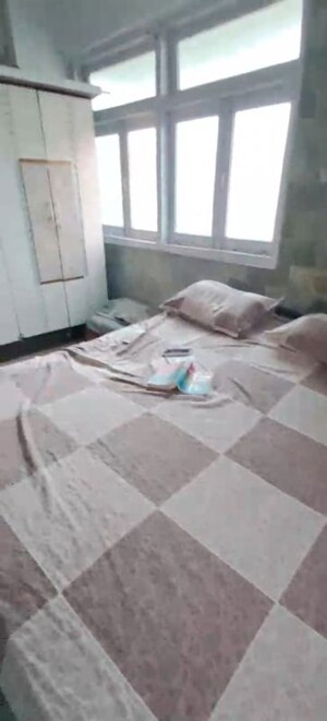 Bedroom in 2.5 BHK Apartment at Worli – for Rent