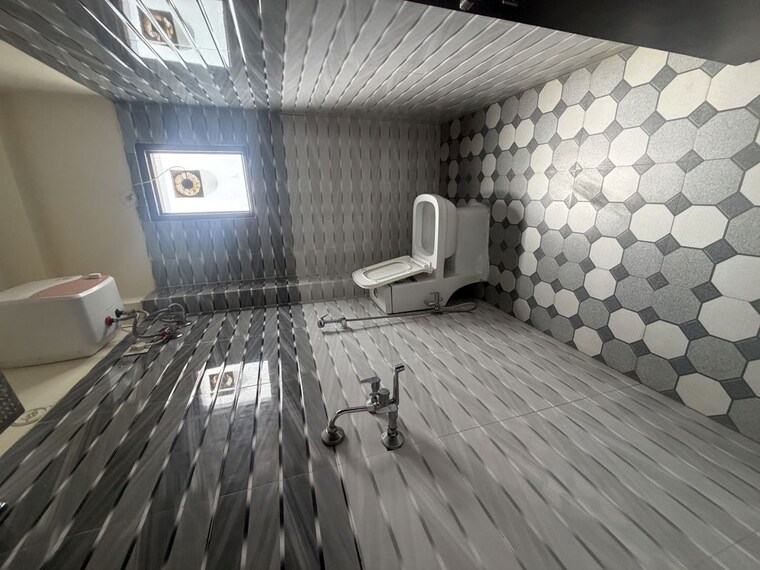 Bathroom, south city 1 2 Bedroom 1300 Sq.Ft. Builder Floor In South City 1 Gurgaon 10579915