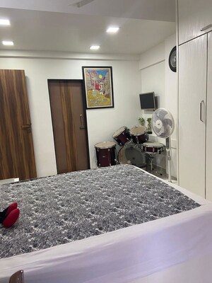 Bedroom in 3 BHK Apartment at Al Hira CHS, Andheri West – for Rent