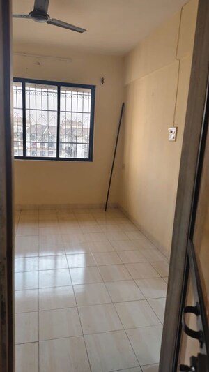 Room in 2 BHK Apartment at Mahavir Vaibhav, Kopar Khairane – for Rent
