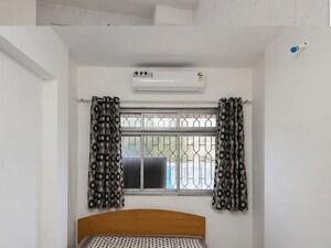 Bedroom in 2 BHK Apartment at Sindhi Society, Chembur – for Rent