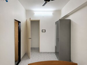 Room in 2 BHK Apartment at Sindhi Society, Chembur – for Rent
