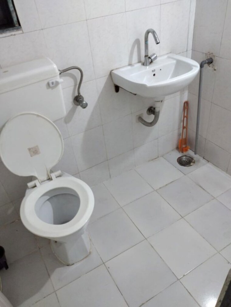 Bathroom, satra-plaza Commercial Office Space in IT/SEZ 1500 Sq.Ft. In Vashi Sector 19d Navi Mumbai 10529436
