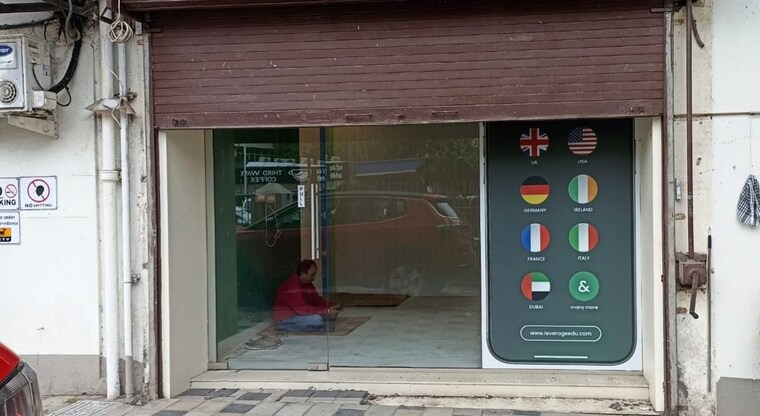  Parking, churchgate Commercial Shop 3000 Sq.Ft. In Churchgate Mumbai 10579993