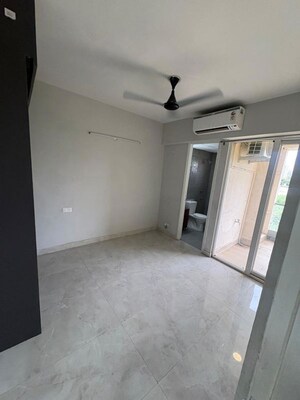 Room in 3 BHK Apartment at Signature Global City, Sector 37d – for Rent