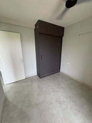 Room in 3 BHK Apartment at Signature Global City, Sector 37d – for Rent