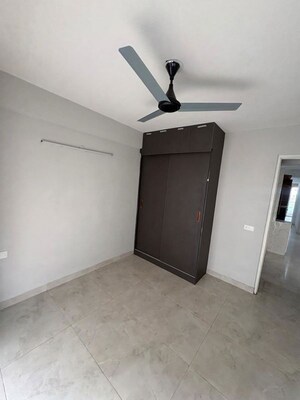 Room in 3 BHK Apartment at Signature Global City, Sector 37d – for Rent