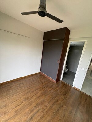 Room in 3 BHK Apartment at Signature Global City, Sector 37d – for Rent