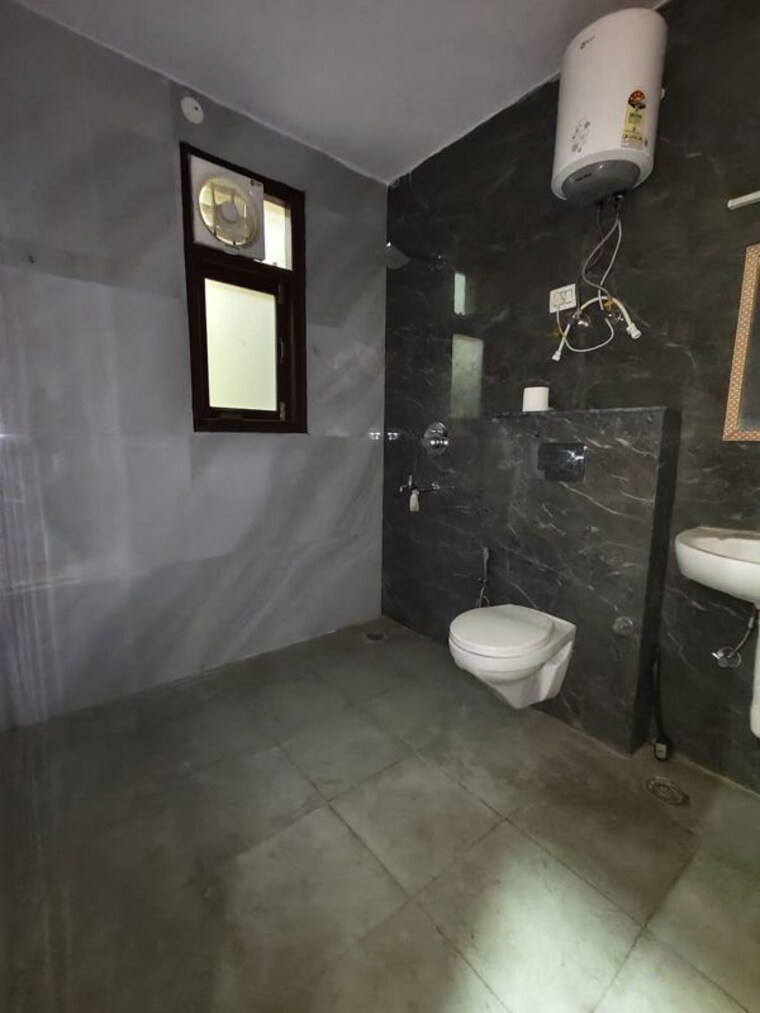  Parking, patel nagar 2 Bedroom 1200 Sq.Ft. Builder Floor In Patel Nagar Gurgaon 10580096