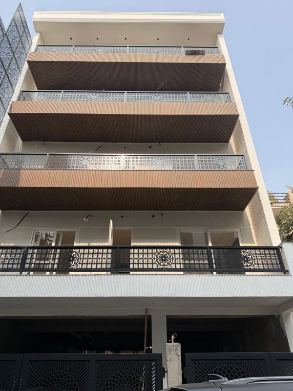 3 BHK + Prayer Room,Servant Room,Study Room,Extra Room,Basement,Store Room 1500 Sq.Ft. Builder Floor in ROF Normanton Park