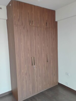 Furnished Amenities in 3.5 BHK Apartment at Godrej Meridien, Sector 106 – for Rent