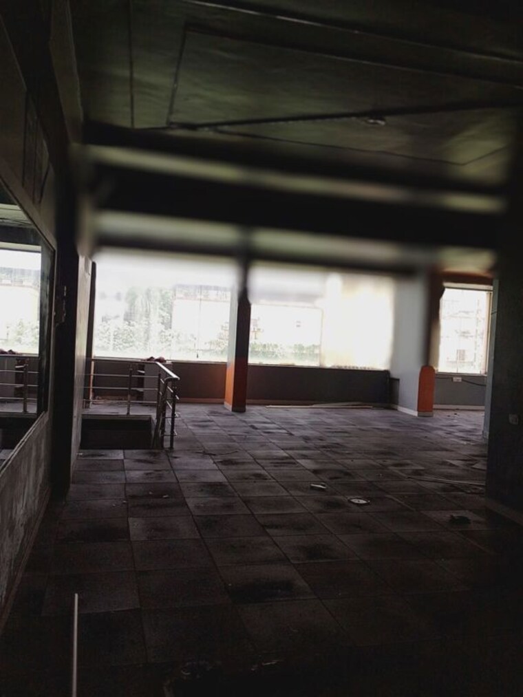  Parking, parth-magnus Commercial Showroom 1800 Sq.Ft. In Sanpada Navi Mumbai 10580149