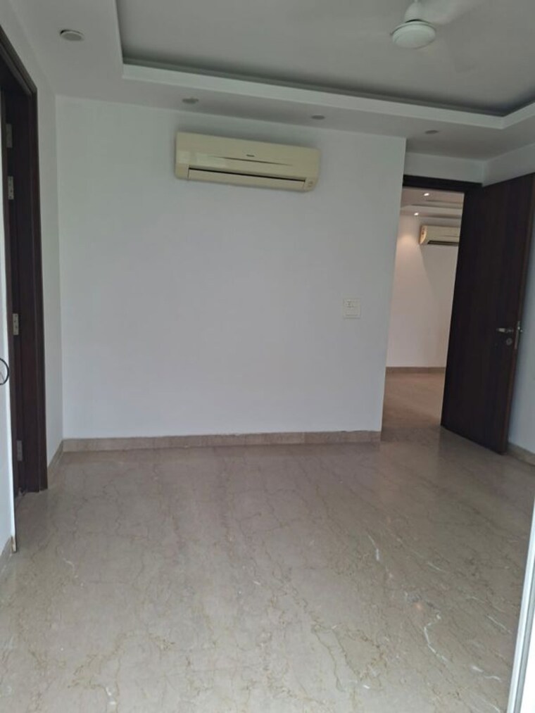 Bedroom, shivalik colony 3 Bedroom 200 Sq.Yd. Builder Floor In Shivalik Colony Delhi 10580168