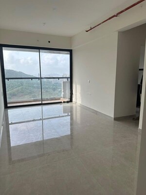 Room in 2 BHK Apartment at Piramal Vaikunth, Balkum Pada – for Rent