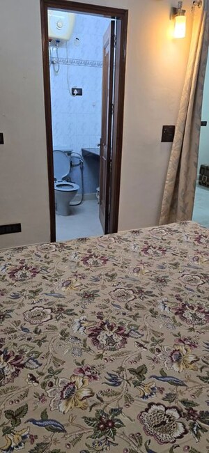 Room in 3 BHK Builder Floor at Lajpat Nagar 4 – for Rent