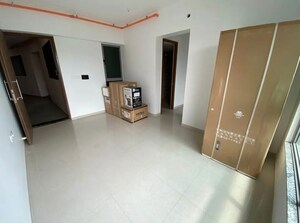 Room in 3 BHK Apartment at Lodha Amara, Kolshet Road – for Sale