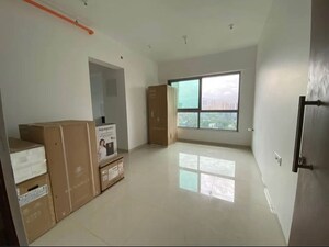 Room in 3 BHK Apartment at Lodha Amara, Kolshet Road – for Sale