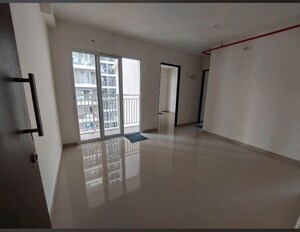 Room in 3 BHK Apartment at Lodha Amara, Kolshet Road – for Sale