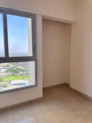 Room in 2 BHK Apartment at Piramal Vaikunth, Balkum Pada – for Rent
