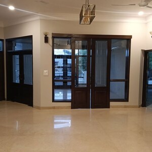 Room in 6+ BHK Independent House at Sector 8 – for Rent
