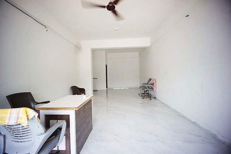 Room, nana chiloda Commercial Shop 951 Sq.Ft. In Nana Chiloda Ahmedabad 10580226