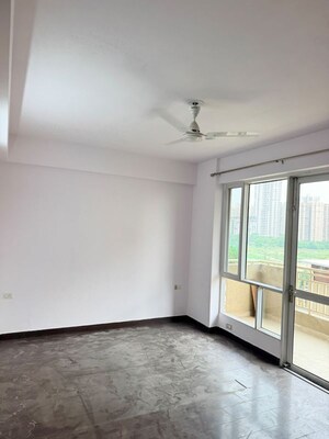Room in 4 BHK Apartment at Elite Golf Green, Sector 79 – for Rent