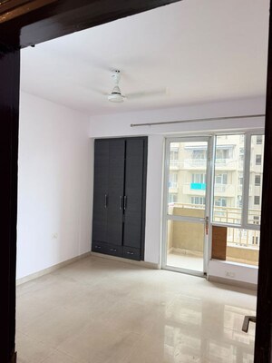Room in 4 BHK Apartment at Elite Golf Green, Sector 79 – for Rent