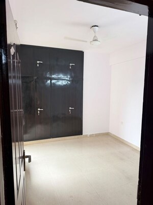 Room in 4 BHK Apartment at Elite Golf Green, Sector 79 – for Rent