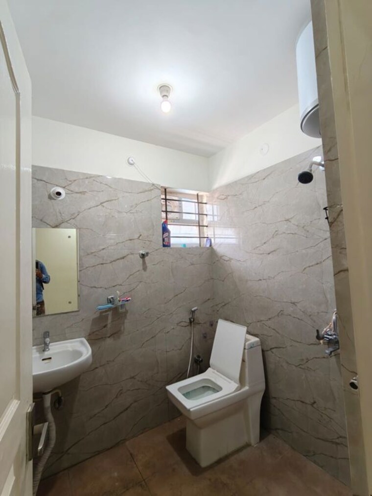 Bathroom, hsr layout sector 2 1 Bedroom 600 Sq.Ft. Builder Floor In Hsr Layout Sector 2 Bangalore 10580235