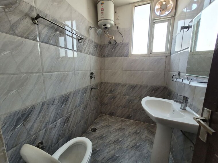 Bathroom, vip road 2 Bedroom 1550 Sq.Ft. Apartment In Vip Road Zirakpur 10580244