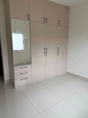 Room in 3.5 BHK Apartment at Meridian Park At The Prestige City, Sarjapur Road – for Rent