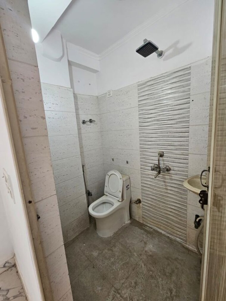 Bathroom, chattarpur 2 Bedroom 720 Sq.Ft. Apartment In Chattarpur Delhi 10580150