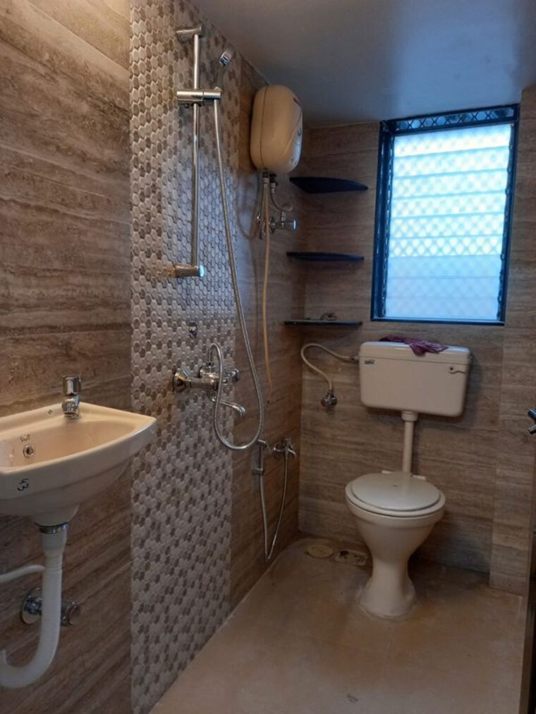 Bathroom, bandra west 1 Bedroom 500 Sq.Ft. Apartment In Bandra West Mumbai 10580257