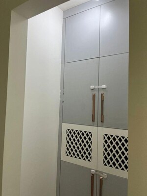 Room in 2 BHK Apartment at Lodha Amara, Kolshet Road – for Rent