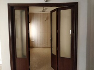 Room in 4 BHK Builder Floor at Safdarjung Enclave – for Rent