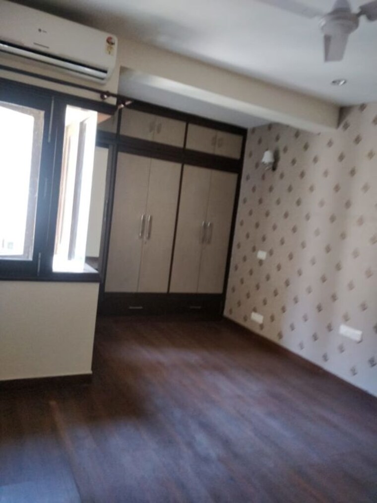 Room, safdarjung enclave 4 Bedroom 300 Sq.Yd. Builder Floor In Safdarjung Enclave Delhi 10580262