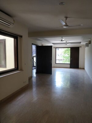 Room in 4 BHK Builder Floor at Safdarjung Enclave – for Rent