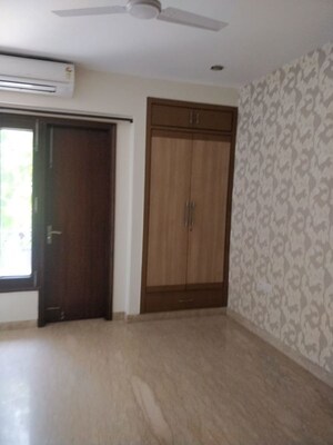 Room in 4 BHK Builder Floor at Safdarjung Enclave – for Rent