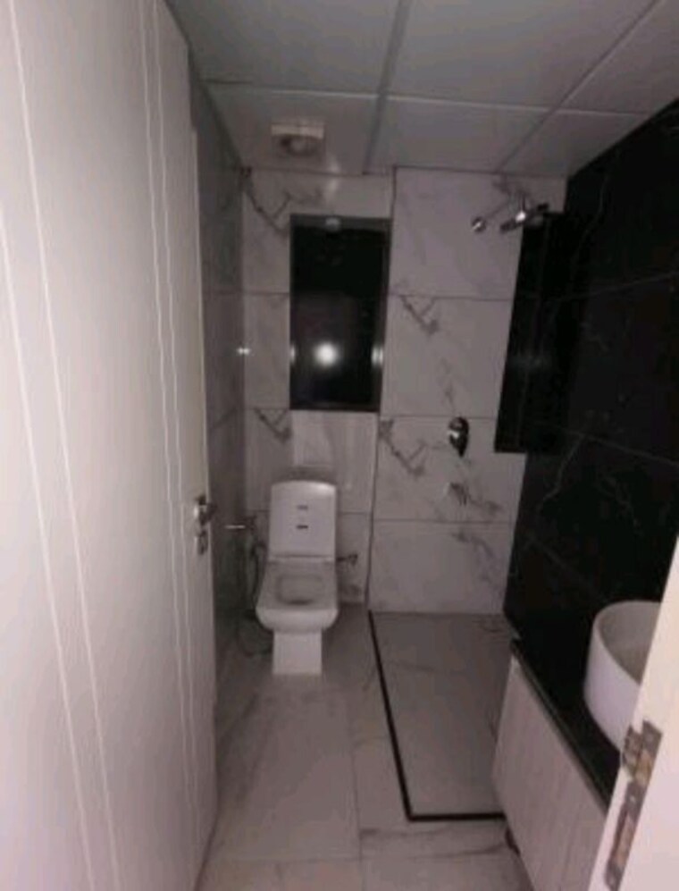 Bathroom, central-park-flower-valley 3 Bedroom 1500 Sq.Ft. Apartment In Sohna Sector 33 Gurgaon 10580263