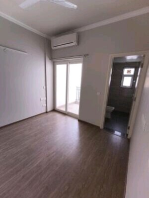 Room in 3 BHK Apartment at Central Park Flower Valley, Sohna Sector 33 – for Rent
