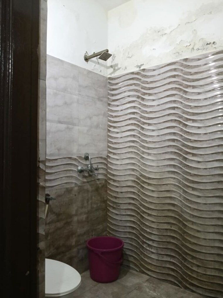 Bathroom, guru-nanak-enclave 3 Bedroom 1100 Sq.Ft. Builder Floor In Dhakoli Zirakpur 10580272