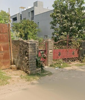  Plot For Sale in Shanti Kunj