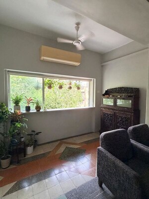 Room in 2 BHK Apartment at Apollo Bunder – for Sale