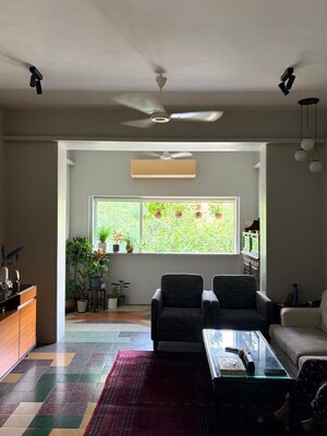 Room in 2 BHK Apartment at Apollo Bunder – for Sale