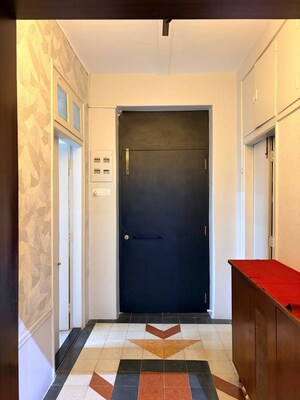 Room in 2 BHK Apartment at Apollo Bunder – for Sale