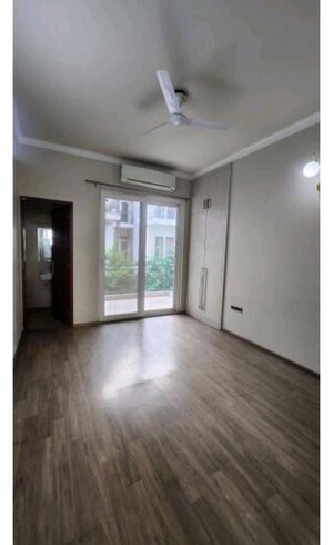 Room in 3 BHK Apartment at Central Park Flower Valley, Sohna Sector 33 – for Rent