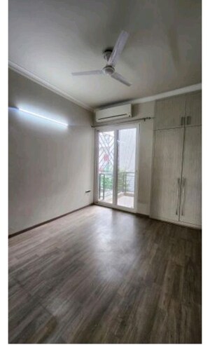 Room in 3 BHK Apartment at Central Park Flower Valley, Sohna Sector 33 – for Rent