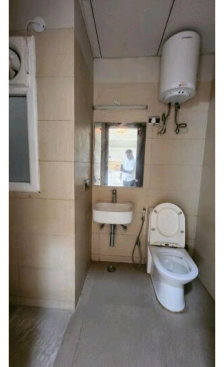 Bathroom, central-park-flower-valley 3 Bedroom 1244 Sq.Ft. Apartment In Sohna Sector 33 Gurgaon 10580315