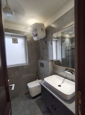 Bathroom in 4 BHK Builder Floor at Dlf Phase ii – for Rent