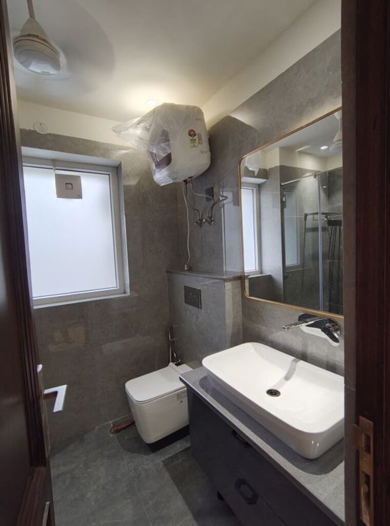 Bathroom, dlf phase ii 4 Bedroom 502 Sq.Yd. Builder Floor In Dlf Phase ii Gurgaon 10580313
